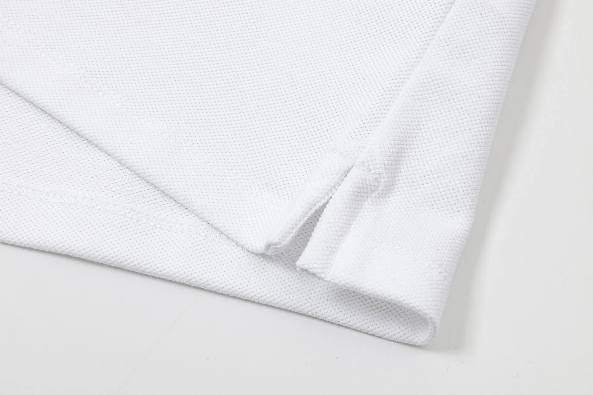 Moncler POLO Polo Polo Classic ， 。 Polo ， Classic 。Classic ， 。 。 ：Black White Size：MLXLXXL